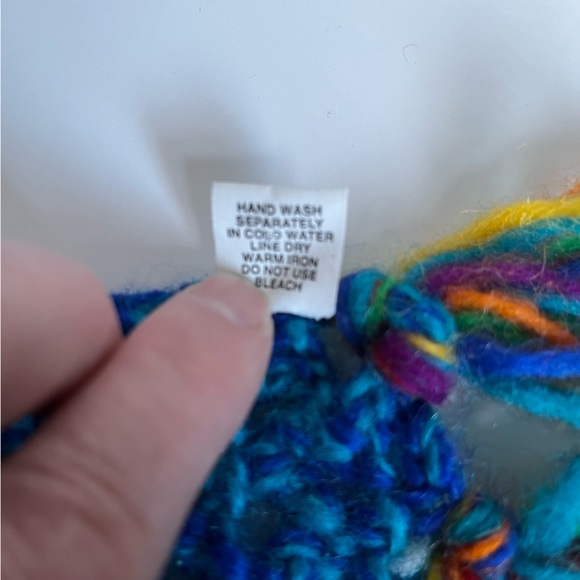 Rainbow wool crochet fringed scarf made in Nepal - Picture 7 of 8